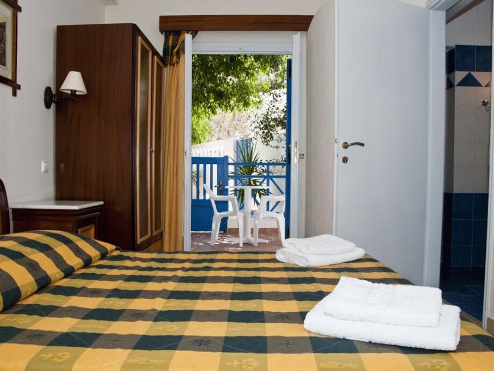 Karidis Hotel Kamári Eksteriør billede