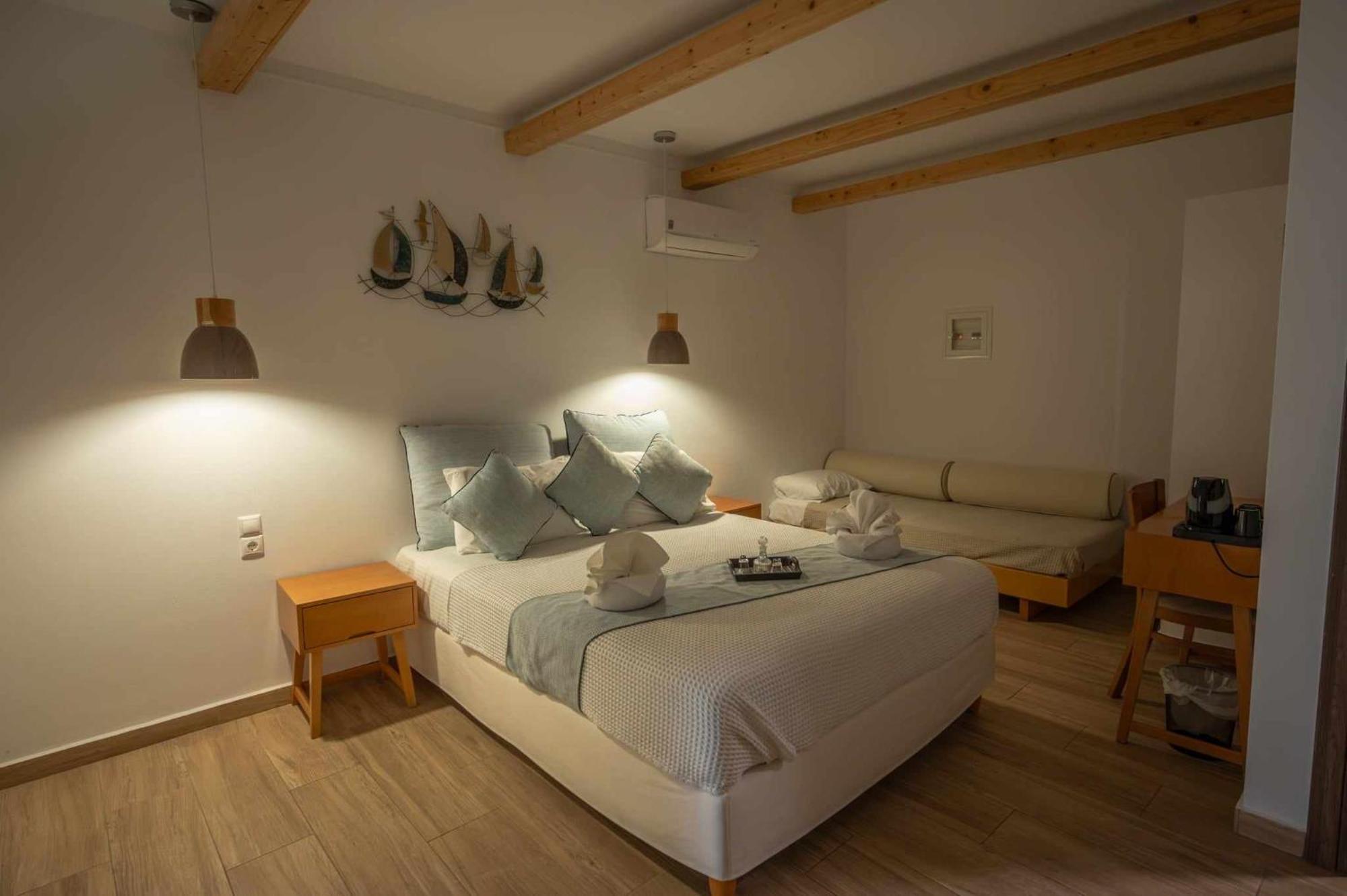 Karidis Hotel Kamári Eksteriør billede
