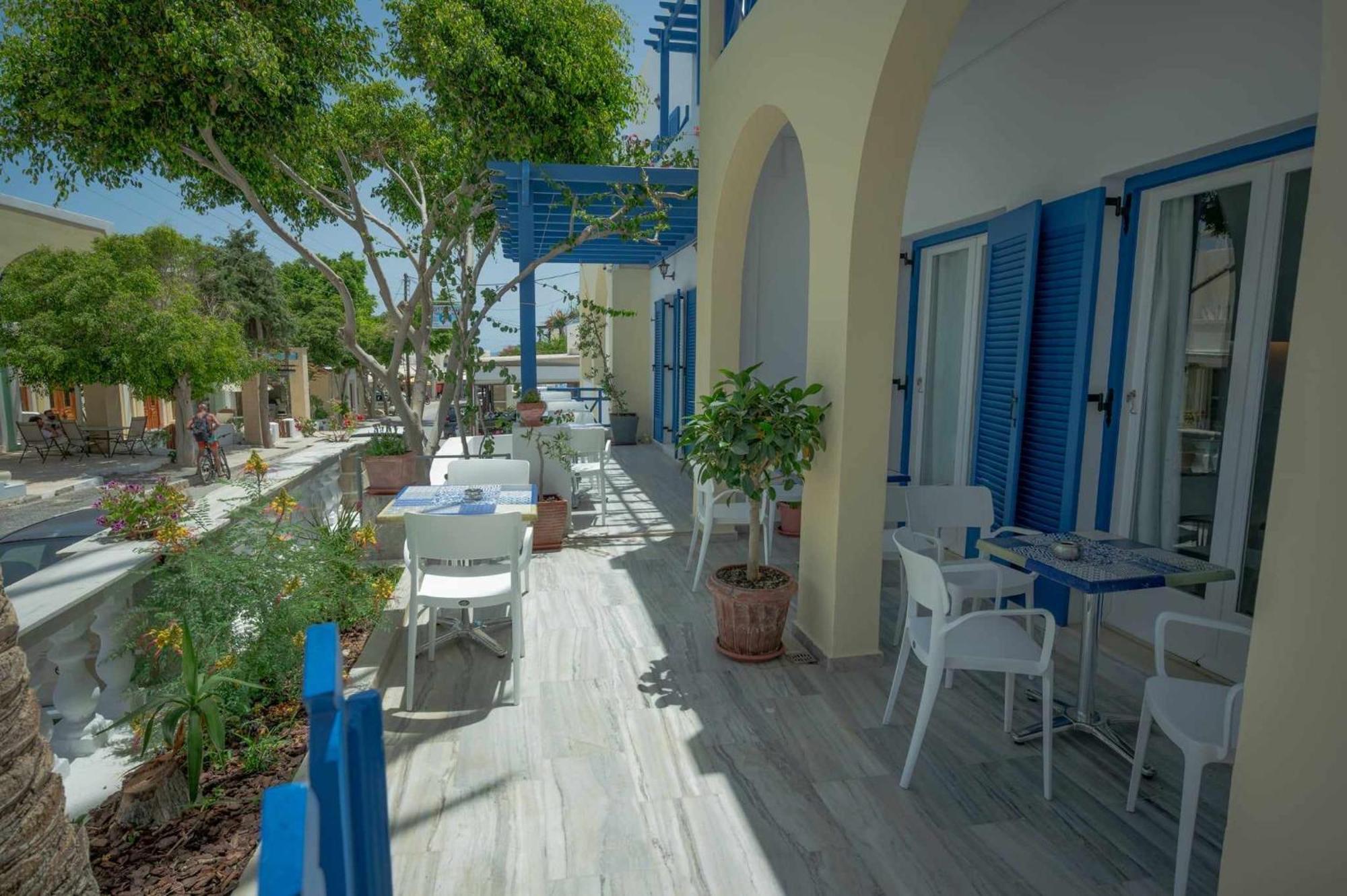 Karidis Hotel Kamári Eksteriør billede