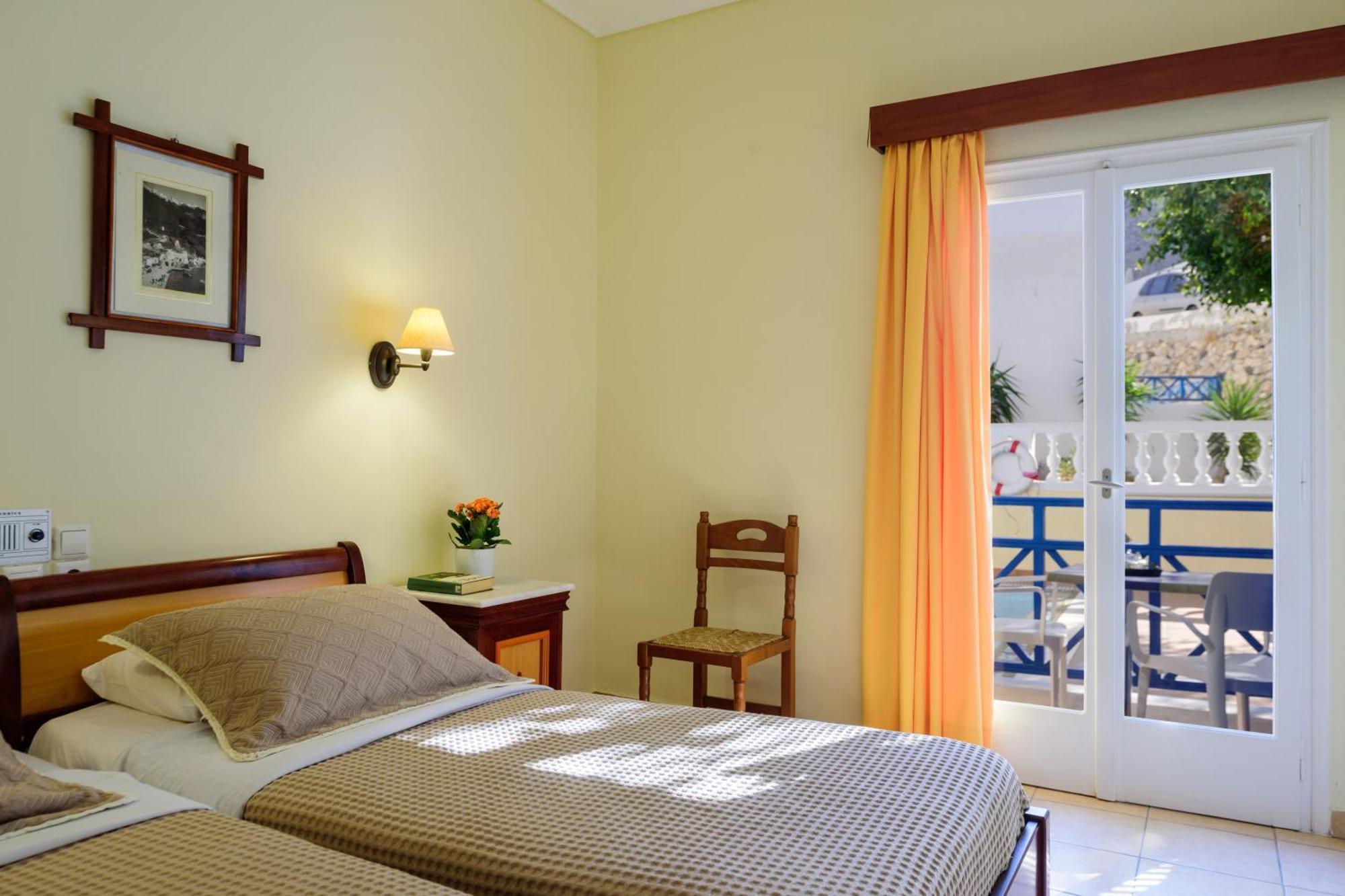 Karidis Hotel Kamári Eksteriør billede