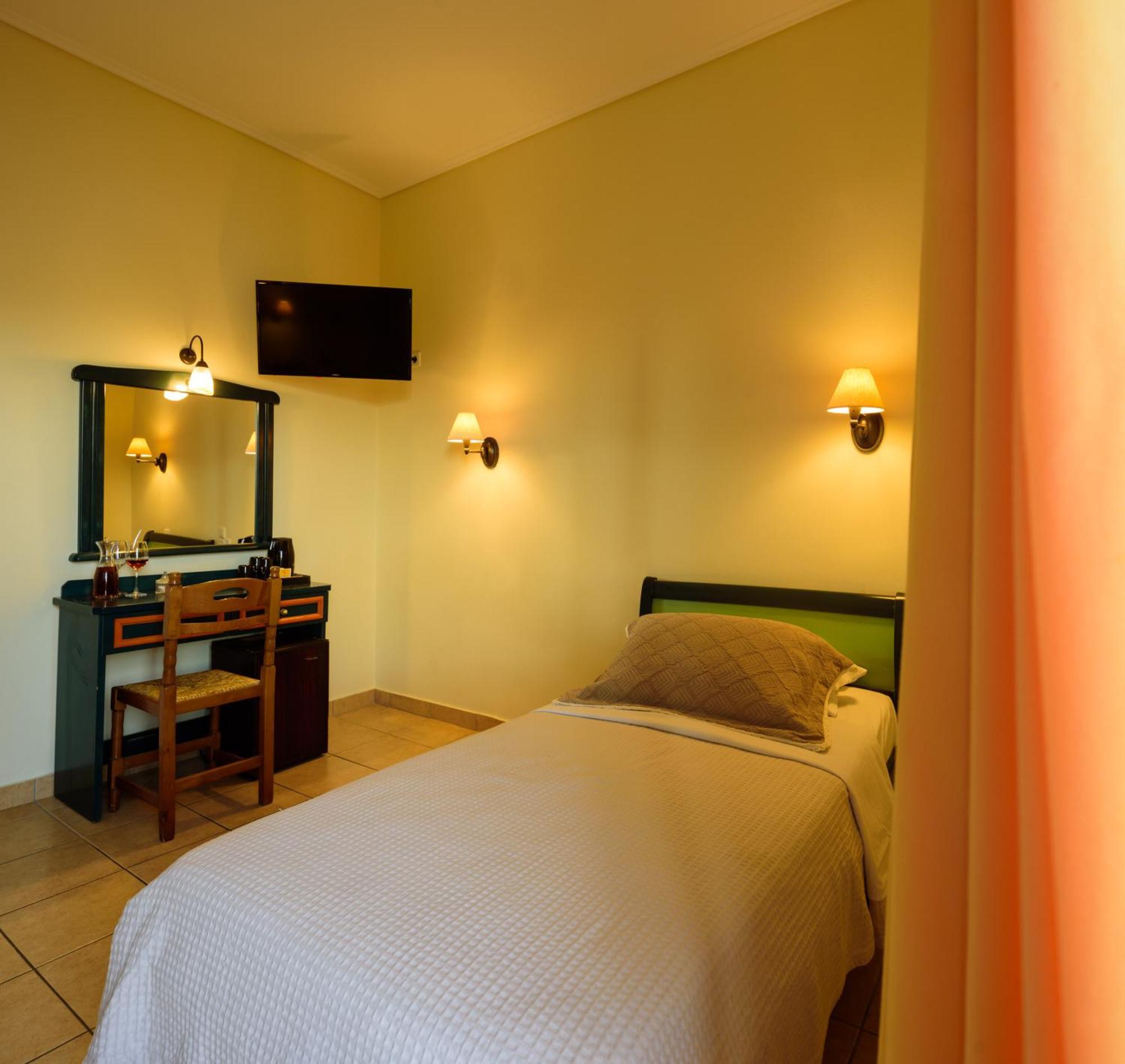 Karidis Hotel Kamári Eksteriør billede